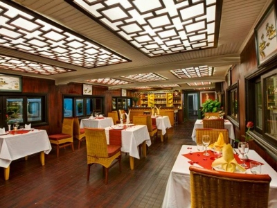 du-thuyen-bai-tu-long-restaurant-(3)